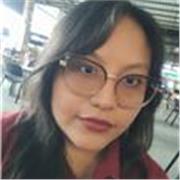 Profesora de matemáticas imparte clases de matemáticas a estudiantes de primaria (5°-6°) y secundaria