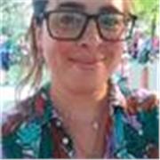 Profesora certificada de Yoga con +10 años de experiencia. 