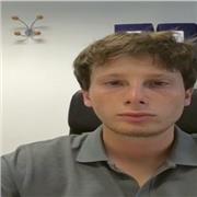 Mi chiamo Leonardo, sono uno studente all'universita bocconi e ho frequentato il liceo classico. Lezioni online e in presenza