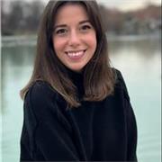 Me defino como una enfermera especializada con una amplia experiencia en diversos ámbitos de la atención médica. Mi formación y experiencia abarcan áreas como cuidados intensivos, medicina interna, atención quirúrgica y gestión de casos.