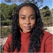 Je suis étudiante et je vais enseigner l’anglais et aider les élèves avec leurs devoirs d’anglais