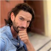 Insegnante di canto specializzato in didattica della musica presso la west London university impartisce lezioni di canto moderno musica contemporanea e pianoforte