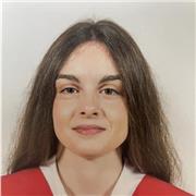 Profesora de matemáticas y química hasta nivel de bachillerato.