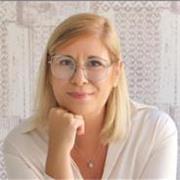 Licenciada en psicología que brinda la enseñanza de herramientas de gestión emocional.