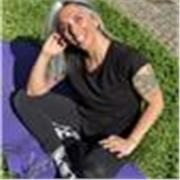 Vuoi iniziare un percorso nello yoga che sia davvero pensato su misura per te? Ti offro 20 anni di esperienza nell'insegnamento