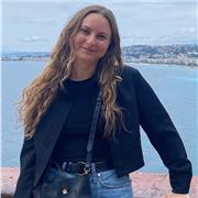 Professeure d'anglais native basée à Marseille offrant des cours particuliers pour les adolescents et les adultes.