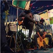 Profesor de guitarra y de piano ofrece clases presenciales o a domicilio en la ciudad de Bogotá pregunta por tu paquete de clases y deja que la música sea parte de ti