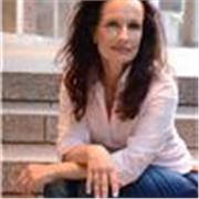 English tutor who teaches students of all ages