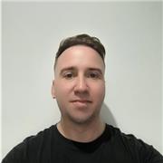 Soy un monitor de natación que disfruta de la enseñanza y del trato con niños.