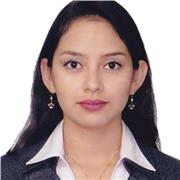 Profesora de Derecho Penal, constitucional y DDHH imparte clases a estudiantes y egresados de Derecho