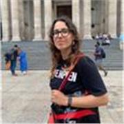 Studentessa di Filosofia impartisce lezioni per scuole superiori e università