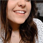 Studentessa scuole superiori per lezioni private di italiano per elementari- medie