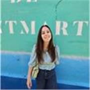 Insegnante offre aiuto nello studio a casa a bambini e ragazzi dalla scuola primaria alla scuola secondaria di II grado