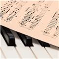 Diplomata in pianoforte con esperienza pluriennale impartisce lezioni di pianoforte e solfeggio a cuneo in presenza e online