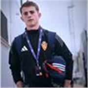 Soy una persona muy trabajadora que tiene ganas de poder ayudar a niños pequeños de primaria con asignaturas que les cuesten un poco más como matemáticas. 