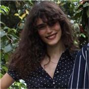Laureata in Filosofia impartisce lezioni di Filosofia, Storia, Scienze umane e Italiano