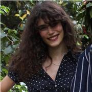 Laureata in Filosofia impartisce lezioni di Filosofia, Storia, Scienze umane e Italiano