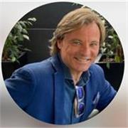 Con más de 25 años de experiencia liderando direcciones de comunicación ( Barça, COE) y dirigiendo agencias de publicidad líderes 