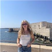 Studentessa universitaria bilingue offre ripetizioni di inglese in inglese o italiano