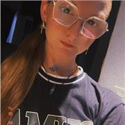 Maestra de enseñanza primaria, especializada en las áreas de Lengua y Literatura, Matemática , Ciencias Sociales y Naturales