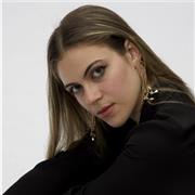 Diplomata alla Modulo Academy di Milano in danze urbane e specializzata in danza contemporanea