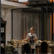 Profesora de Historia y materias del área de Humanidades, egresada con Honores de la UNCPBA. Brindo clases para todas las edades