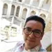 Historiador con enfoque analítico y pedagógico. Mis clases van más allá de fechas y nombres. Aprenderás de forma clara y divertida