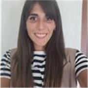 Me defino como una persona comunicativa y cercana. Me encanta enseñar y adapto mis clases a cada alumno. 