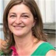 Laureata in legge diplomata al liceo linguistico a indirizzo umanistico impartisce lezioni in diritto inglese, francese e italiano