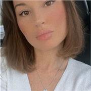 Laureanda in lettere moderne impartisce lezioni di materie umanistiche