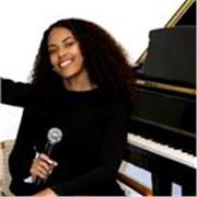 Profesora de canto y Coach Vocal. Imparto clases de canto online y presencial, individual y personaliza para  todos los niveles