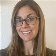 Prof californienne expérimentée donne des cours d'anglais aux adolescents et aux adultes.