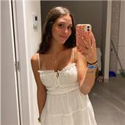 Soy estudiante del Grado de Filología Hispánica en la universidad de Córdoba, soy una chica muy sociable y alegre.