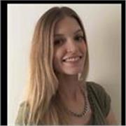 Dinámica, comprimetida, asertiva, constante y extrovertida. A quién quiera aprender