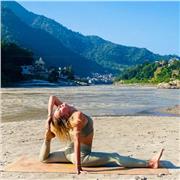 Insegnante di yoga certificata, dynamic vinyasa e rocket, offro lezioni sia online sia in presenza