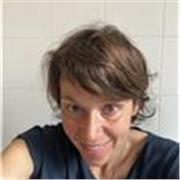 italiana madre lingua, me la cavo anche con l’inglese avendo vissuto in Inghilterra per anni. Contattami se hai bisogno!