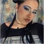 Chica divertida y expresiva, dedicada en cuerpo y alma a la pintura. Me encanta enseñar mi arte y doy clases a todos los niveles!