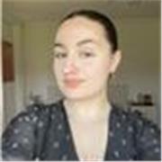 Soy una chica joven a la que le apasiona enseñar y las letras.