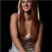 Me defino como una persona entregada en lo que hace, formal y cercana. Espero el mismo entusiasmo por aprender!