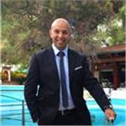 Docente di informatica con oltre 15 anni di esperienza, specializzato in ICDL, web design, Photoshop, Illustrator e Figma, offre l