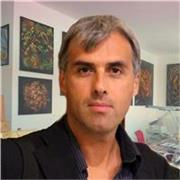 Esprimi la tua creatività nella pittura e nel disegno con metodi innovativi, efficaci e divertenti.
Massimo Nesti, artista quotato, laureato all'Accademia di Belle Arti a Brera con 15 anni di esperienza sulla didattica e sull'insegnamento, impartisce con 