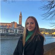 Studentessa universitaria offre ripetizioni di matematica per studenti delle medie e superiori