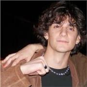 Studente delle superiori che sta terminando il secondo ciclo d'istruzione secondaria