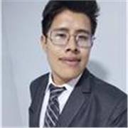 Profesor de psicología imparte clases a niños y adolescentes