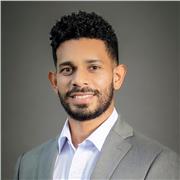 Profesor de Ingeniería imparte de clases de programación en Matlab