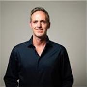 Erfahrener Manager vermittelt praxisorientiert Grundlagen und erweitertes Wissen zu  Corporate Leadership Skills 