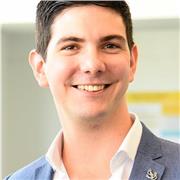 Licenciado en administración (Universidad de Buenos Aires), Master en Project Management y Dirección Financiera