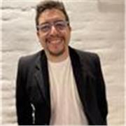 Apasionado por la enseñanza y la formación integral de estudiantes, con una sólida trayectoria en educación y gestión de talento