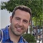 Profesor de instituto con larga experiencia que disfruta con su trabajo