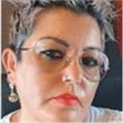 Docente di italiano impartisce lezioni per studenti delle scuole medie e delle scuole superiori